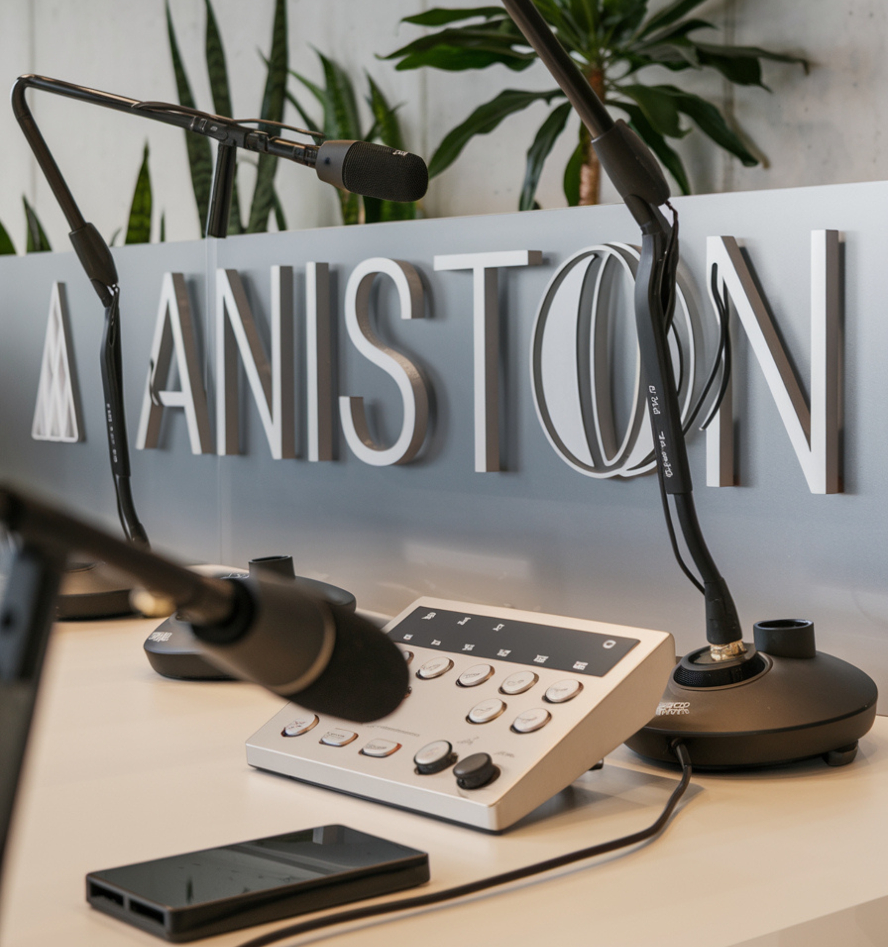 aniston-perfect-audio-conference-system